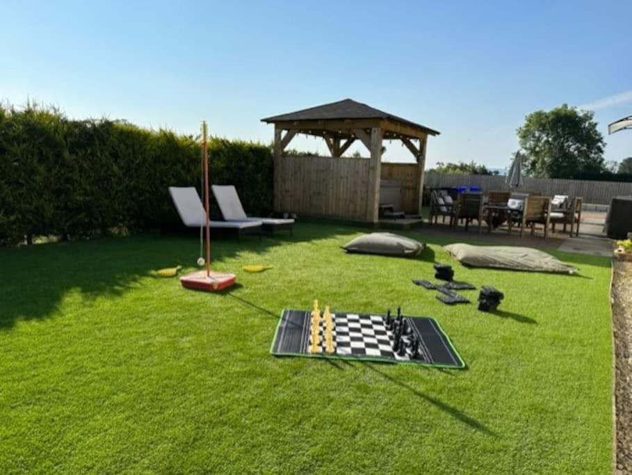 Maybole Bungalow With Hot Tub, Bbq Hut, Golf Net , Large Garden & Play Area 빌라 외부 사진